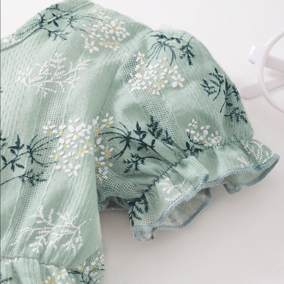 NWOT Baby Girl’s Floral Short sleeve Jumpsuit. Size: 12-18 Months Color: Green - Picture 3 of 8